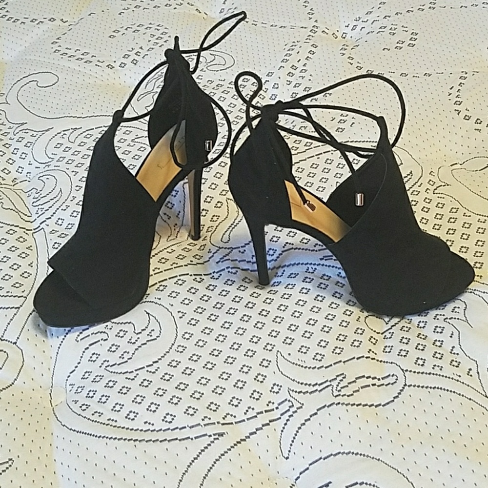 Shoes - Picture 2 of 4
